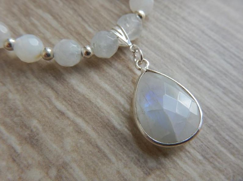 Collier en pierre de lune