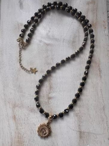 Collier en spinelle